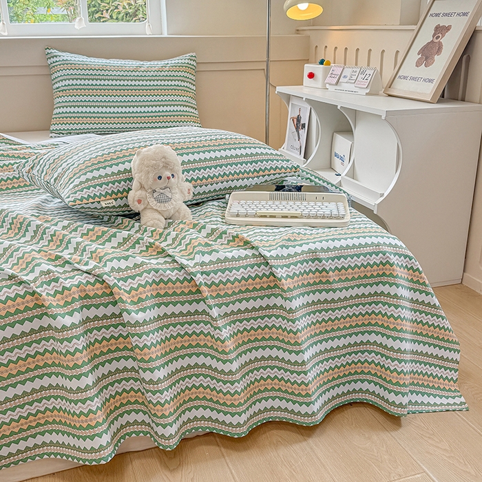 91家纺网 家纺一手货源 找家纺 爱彼家纺  2025新款锦柔老粗布席子凉席床单热卖花型 向往条绿