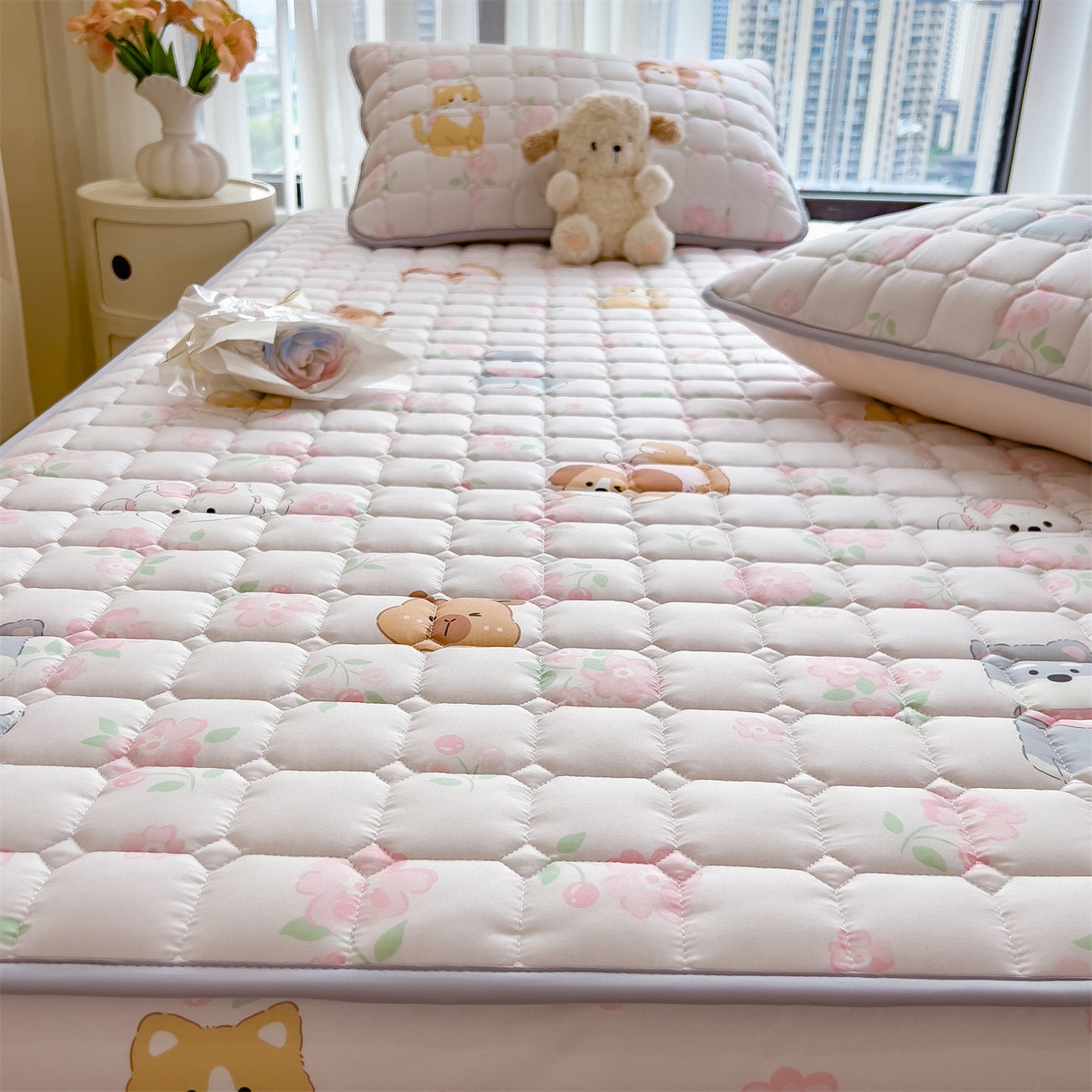 91家纺网 家纺一手货源 找家纺 雯豆家纺 2025四季款新品夹棉床笠三件套水洗棉磨毛小清新印花床垫保护套 动物派对