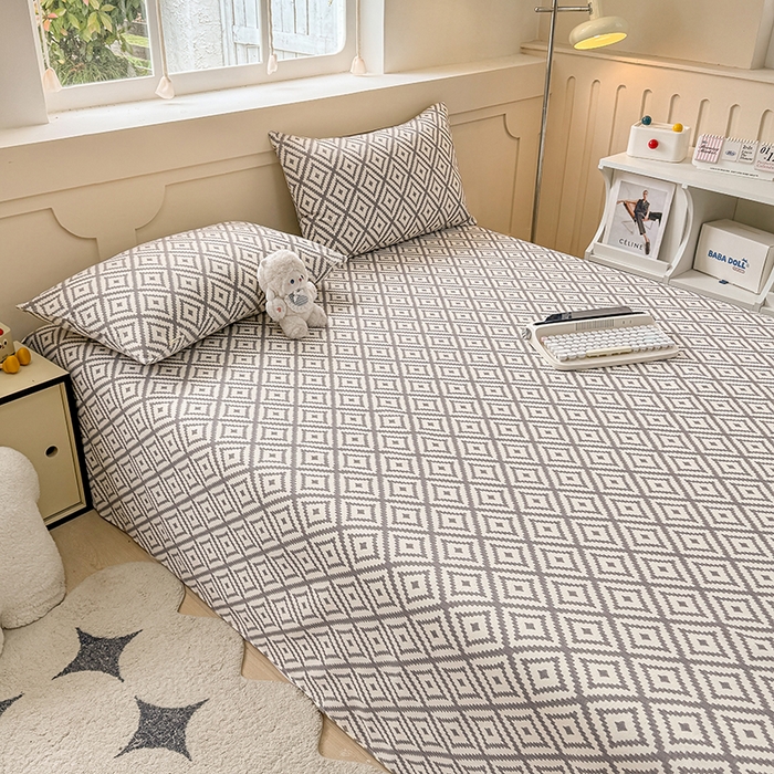 91家纺网 家纺一手货源 找家纺 爱彼家纺  2025新款锦柔老粗布席子凉席床单热卖花型 菱格绿