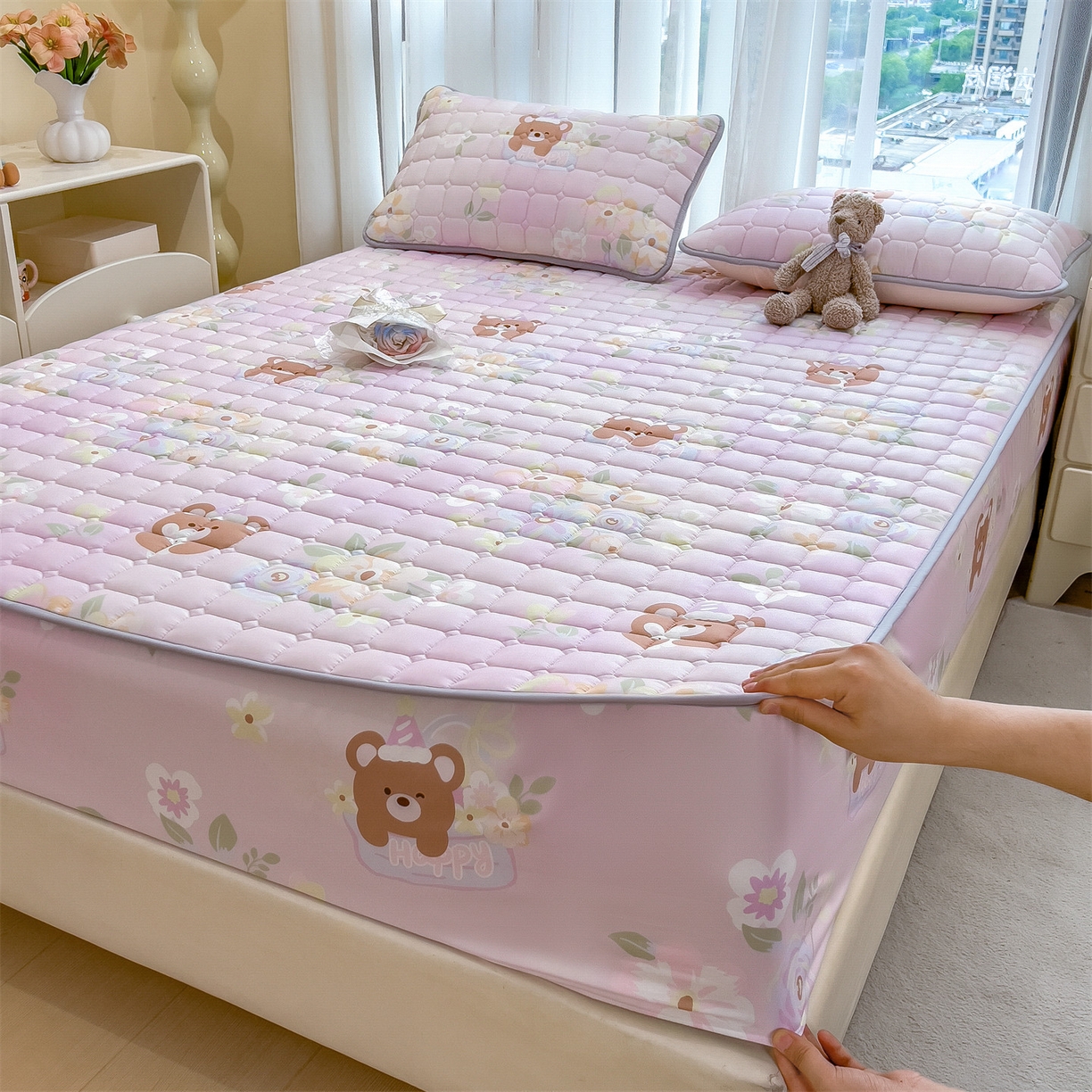 91家纺网 家纺一手货源 找家纺 雯豆家纺 2025四季款新品夹棉床笠三件套水洗棉磨毛小清新印花床垫保护套 星愿小熊