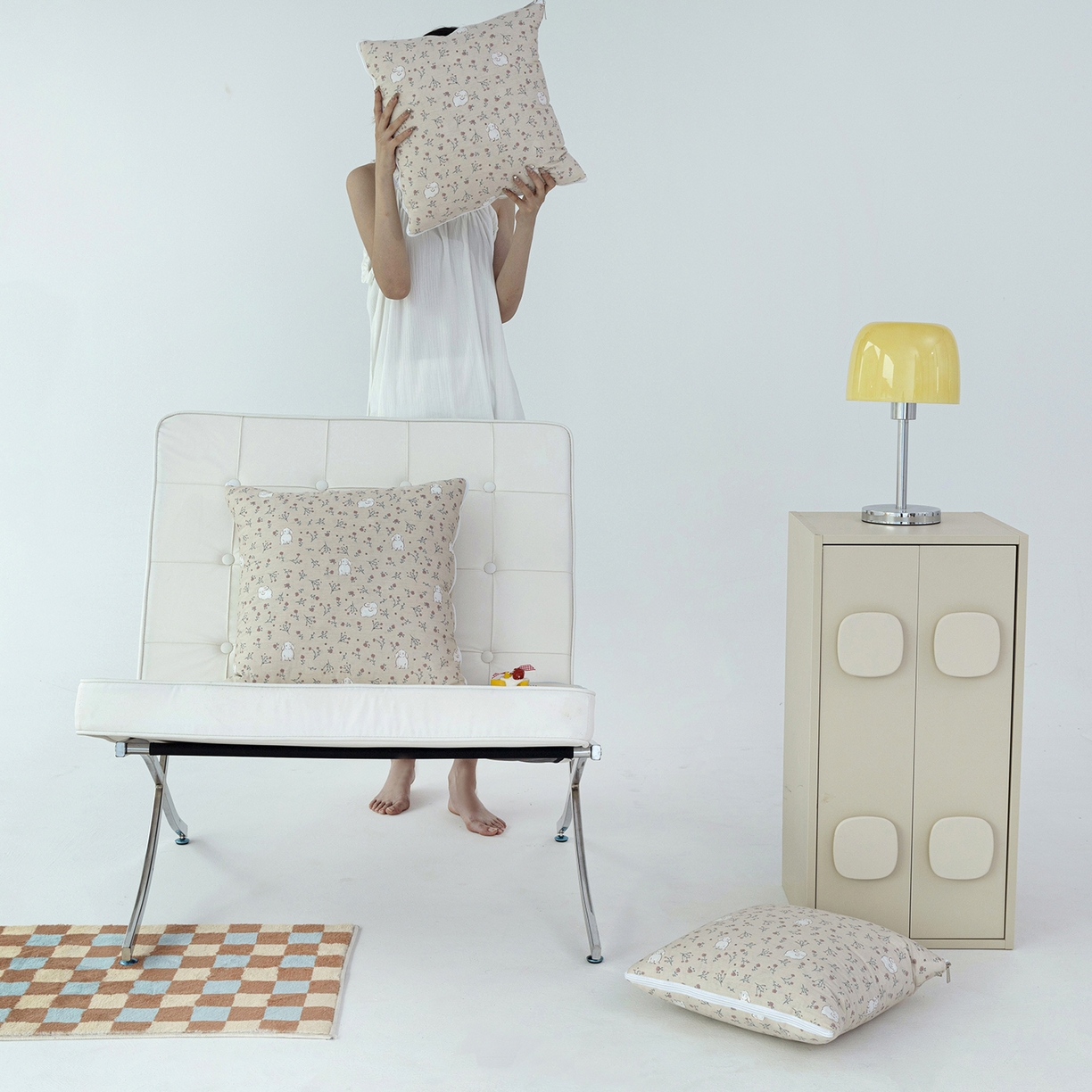 91家纺网 家纺一手货源 找家纺 番茄+ 2025新款13370全棉印花卡通抱枕被 咖啡兔