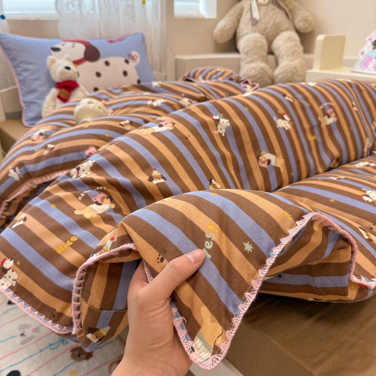 91家纺网 家纺一手货源 找家纺 沐辰 2025新款全棉双层纱A类贝壳边学生床三件套 斑点狗