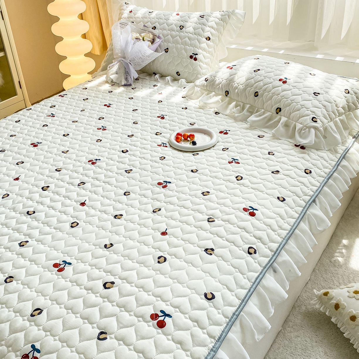 91家纺网 家纺一手货源 找家纺 眠势力 2025新款韩版花边夹棉床笠单件公主风四季款床垫保护套床罩 小樱桃