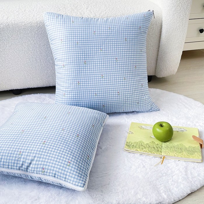 91家纺网 家纺一手货源 找家纺 番茄+ 2025新款13370全棉印花卡通抱枕被 粉格小花蓝