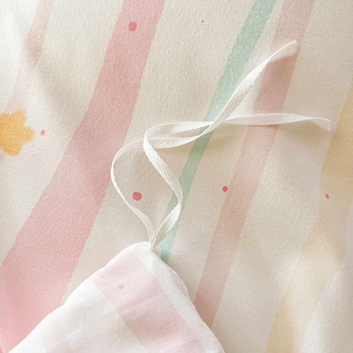 91家纺网 家纺一手货源 找家纺 眠势力 2025新款韩版花边夹棉床笠单件公主风四季款床垫保护套床罩 糖果草莓