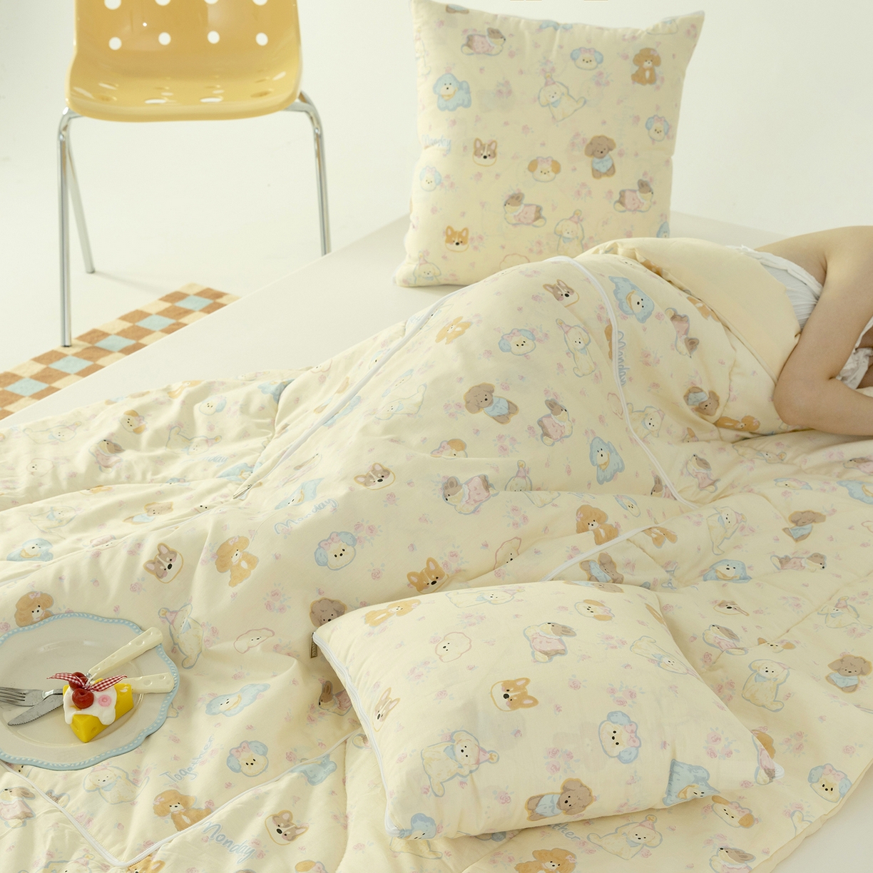 91家纺网 家纺一手货源 找家纺 番茄+ 2025新款13370全棉印花卡通抱枕被 泡芙小狗