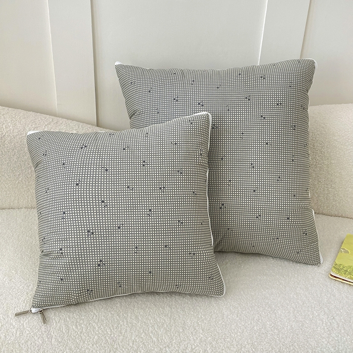 91家纺网 家纺一手货源 找家纺 番茄+ 2025新款13370全棉印花卡通抱枕被 樱桃格蓝