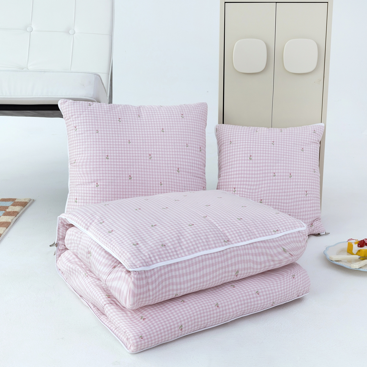 91家纺网 家纺一手货源 找家纺 番茄+ 2025新款13370全棉印花卡通抱枕被 粉格小花粉