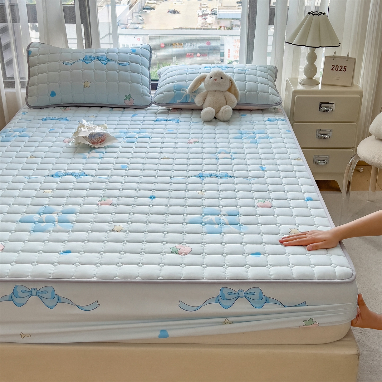 91家纺网 家纺一手货源 找家纺 雯豆家纺 2025四季款新品夹棉床笠三件套水洗棉磨毛小清新印花床垫保护套 心梦