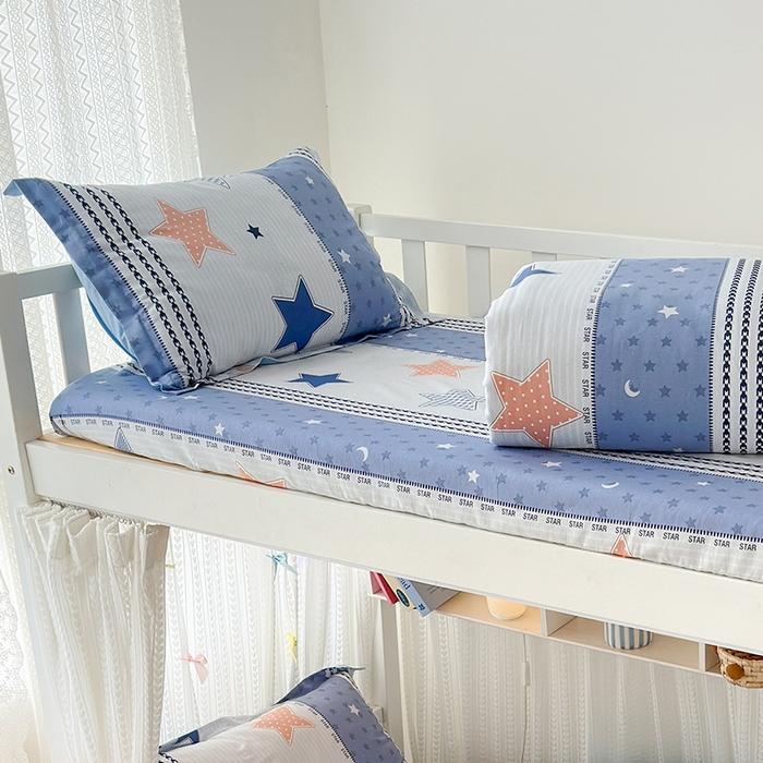 91家纺网 家纺一手货源 找家纺 拾物记 2025新款A类棉学生床笠第二批 蓝色甜星