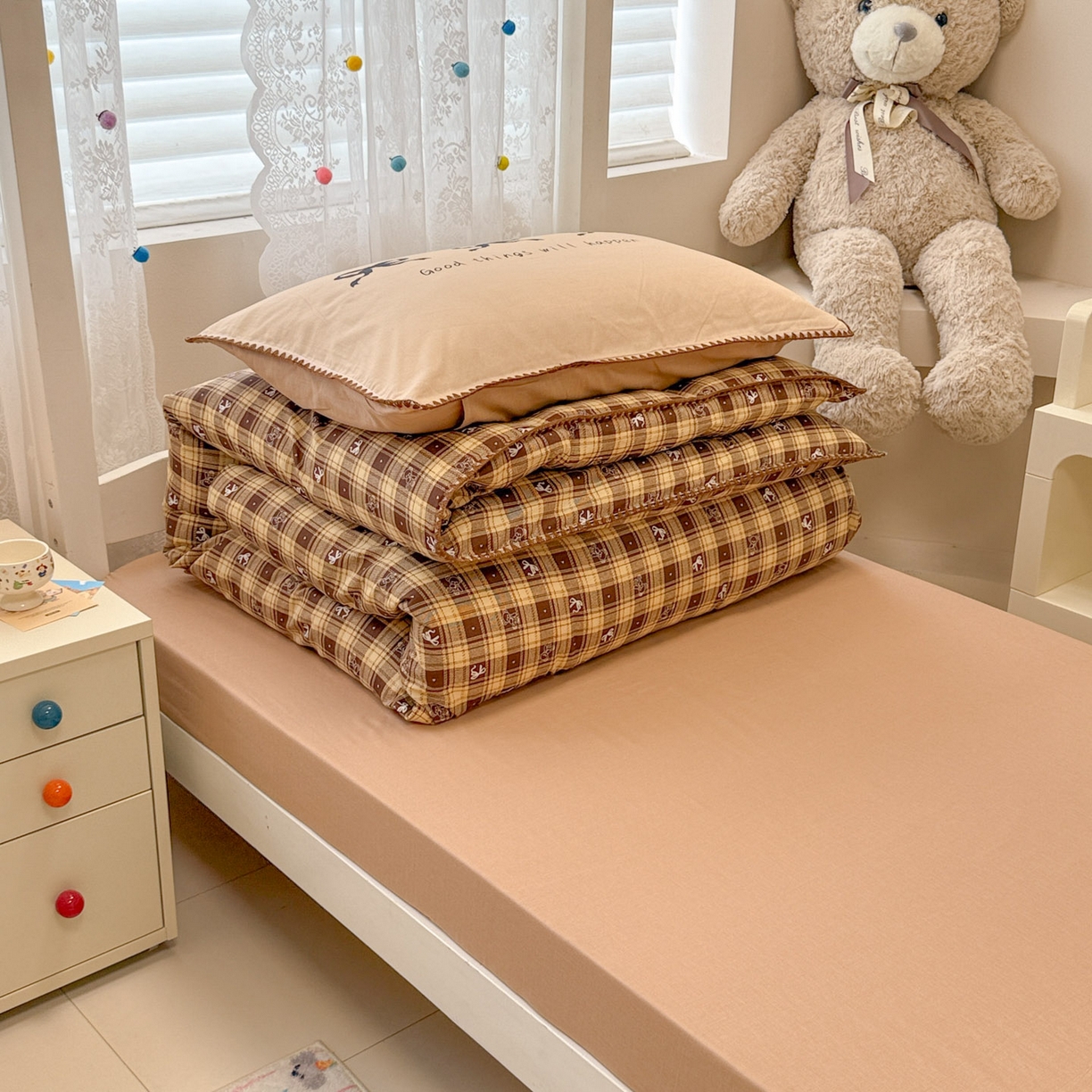 91家纺网 家纺一手货源 找家纺 沐辰 2025新款全棉双层纱A类贝壳边学生床三件套 好运蝴蝶结