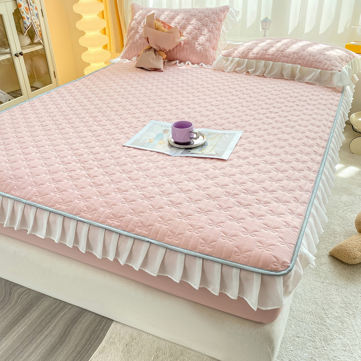 91家纺网 家纺一手货源 找家纺 眠势力 2025新款韩版花边夹棉床笠单件公主风四季款床垫保护套床罩 纯色系-蜜桃粉