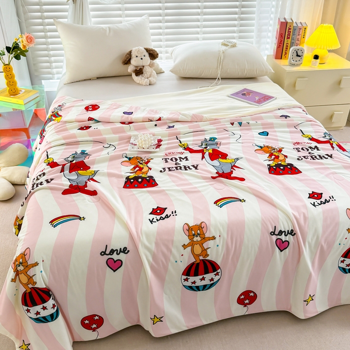 91家纺网 家纺一手货源 找家纺 彩象树家纺 2025新款猫和老鼠系列凉感夏被被子被芯 魔法时刻