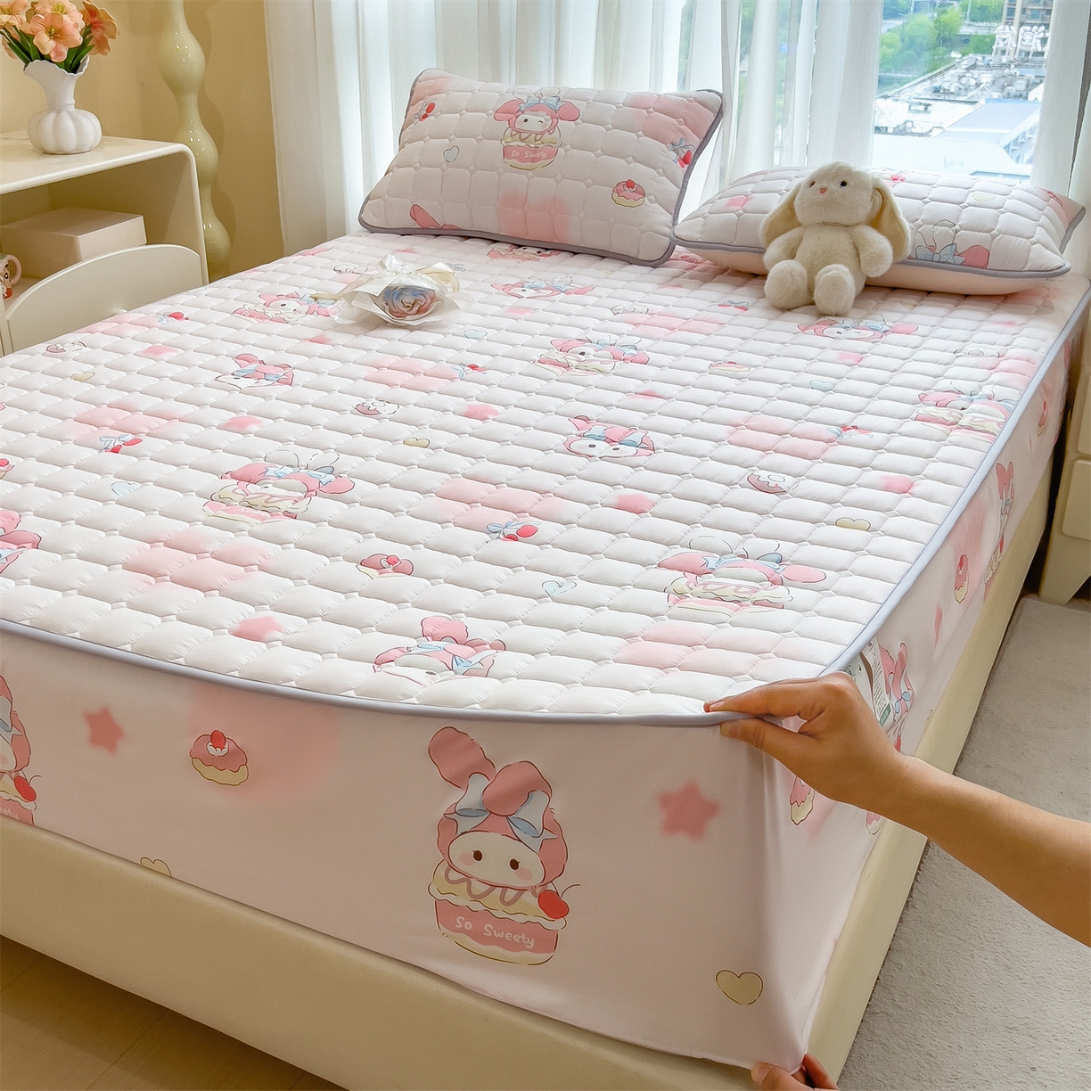 91家纺网 家纺一手货源 找家纺 雯豆家纺 2025四季款新品夹棉床笠三件套水洗棉磨毛小清新印花床垫保护套 可爱兔