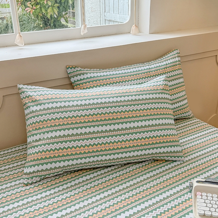 91家纺网 家纺一手货源 找家纺 爱彼家纺  2025新款锦柔老粗布席子凉席床单热卖花型 向往条绿