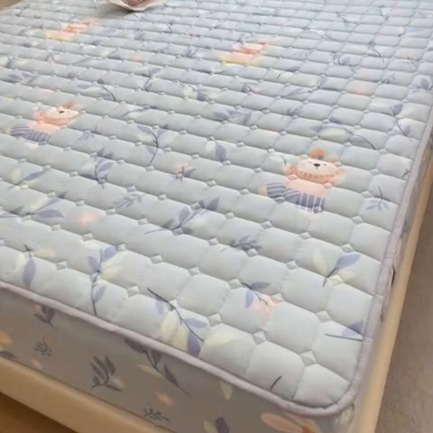 91家纺网 家纺一手货源 找家纺 雯豆家纺 2025四季款新品夹棉床笠三件套水洗棉磨毛小清新印花床垫保护套 半夏花语