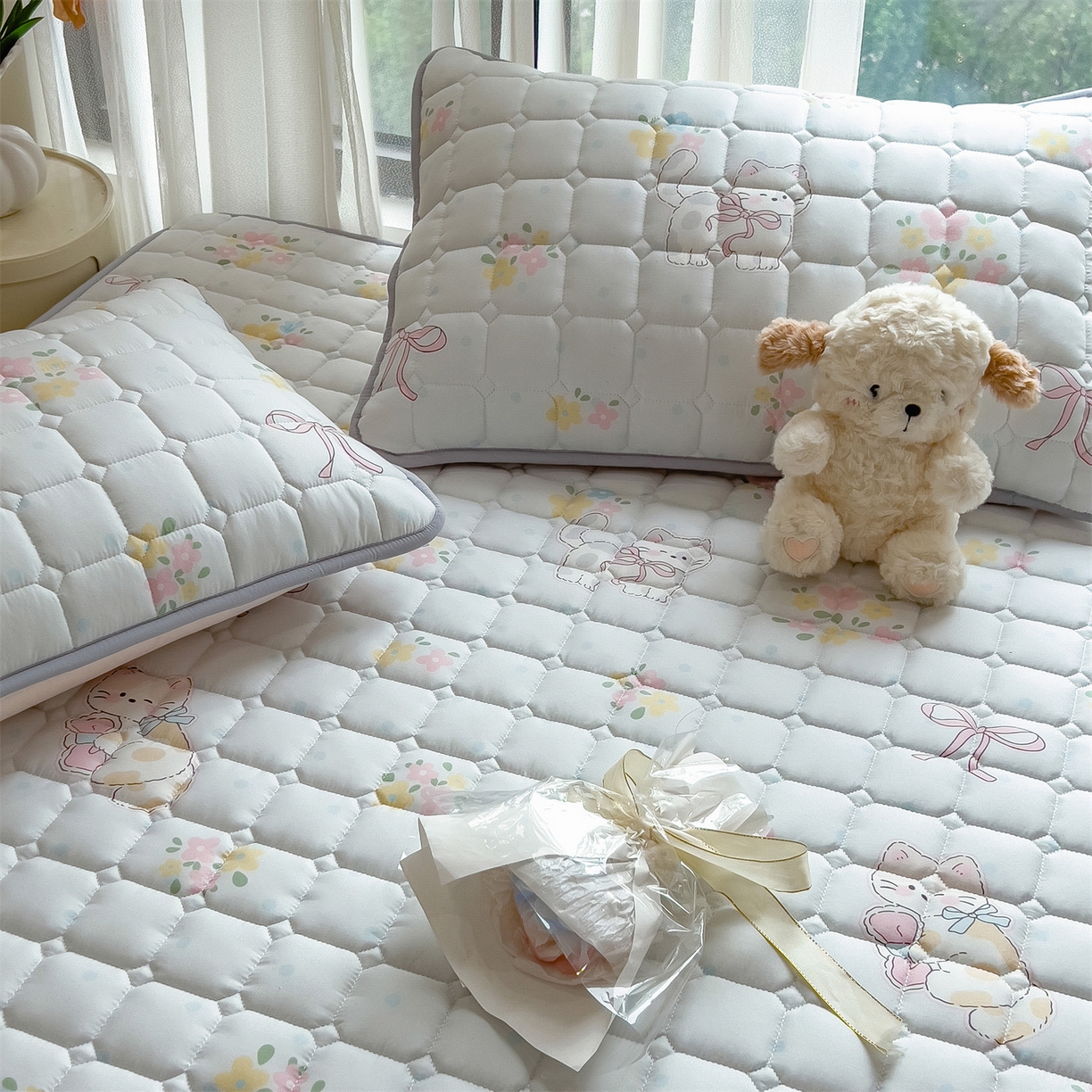 91家纺网 家纺一手货源 找家纺 雯豆家纺 2025四季款新品夹棉床笠三件套水洗棉磨毛小清新印花床垫保护套 布丁狗