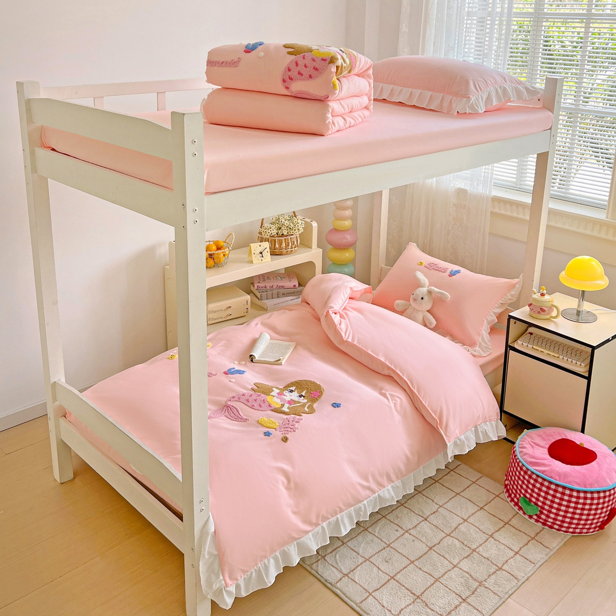 91家纺网 家纺一手货源 找家纺 雨菲家纺 2025新款学生季水洗棉毛巾绣花荷叶花边三件套四件套床单床笠款 美人鱼粉