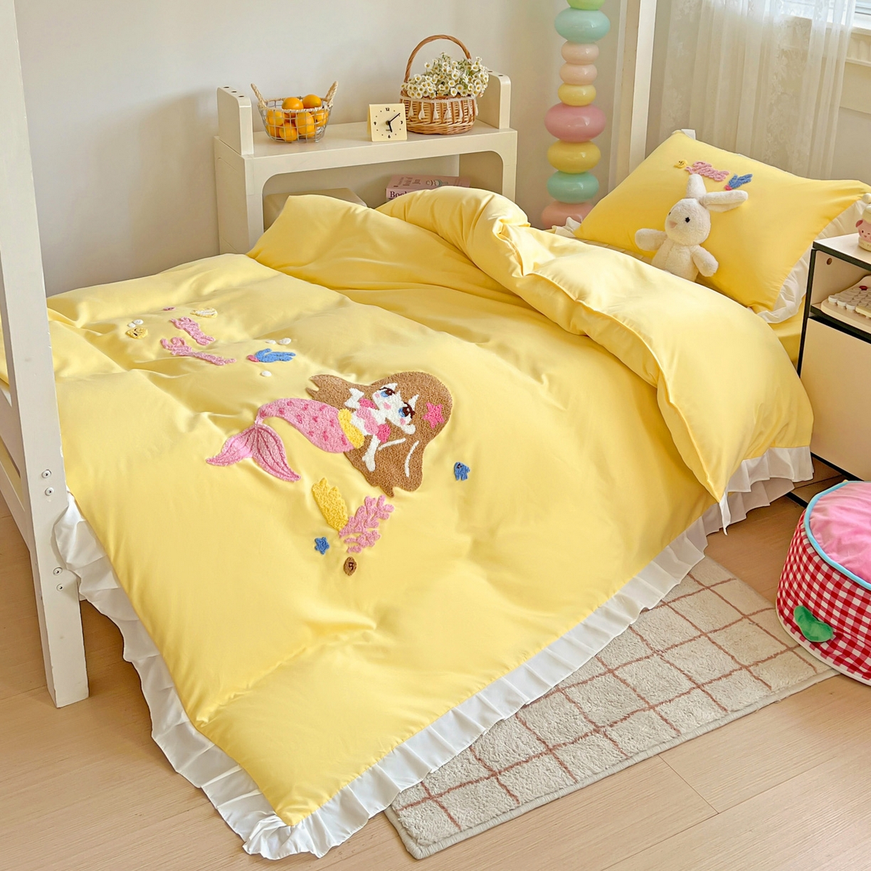 91家纺网 家纺一手货源 找家纺 雨菲家纺 2025新款学生季水洗棉毛巾绣花荷叶花边三件套四件套床单床笠款 美人鱼黄