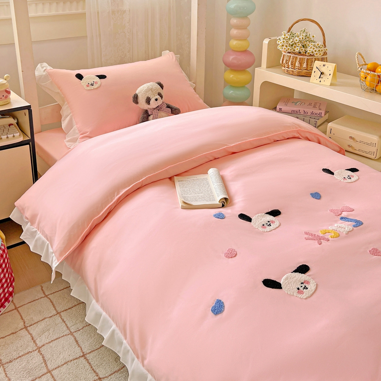 91家纺网 家纺一手货源 找家纺 雨菲家纺 2025新款学生季水洗棉毛巾绣花荷叶花边三件套四件套床单床笠款 开心狗粉