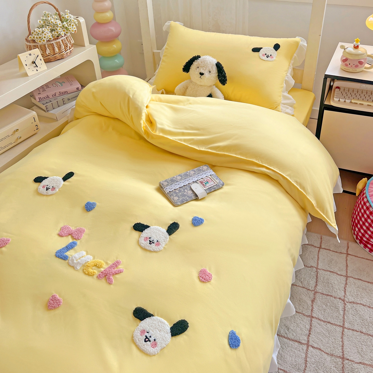 91家纺网 家纺一手货源 找家纺 雨菲家纺 2025新款学生季水洗棉毛巾绣花荷叶花边三件套四件套床单床笠款 开心狗黄