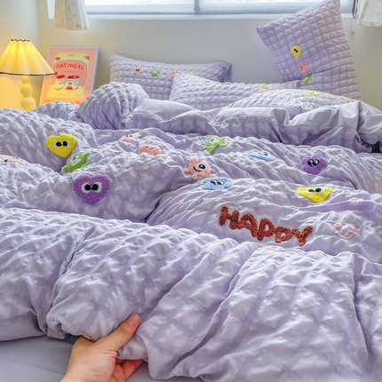 91家纺网 家纺一手货源 找家纺 （总）千希家纺 2025新款高克重超柔泡泡纱毛巾绣泡芙精灵系列四件套