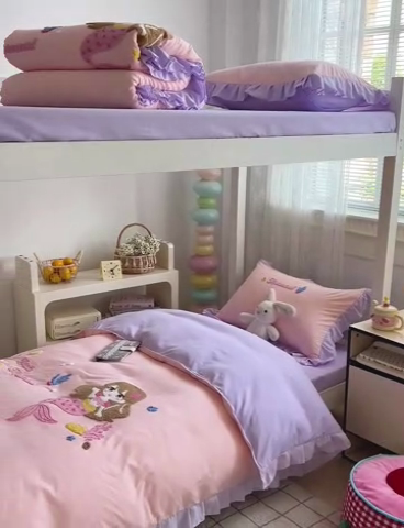 91家纺网 家纺一手货源 找家纺 雨菲家纺 2025新款学生季水洗棉毛巾绣花荷叶花边三件套四件套床单床笠款 美人鱼粉紫