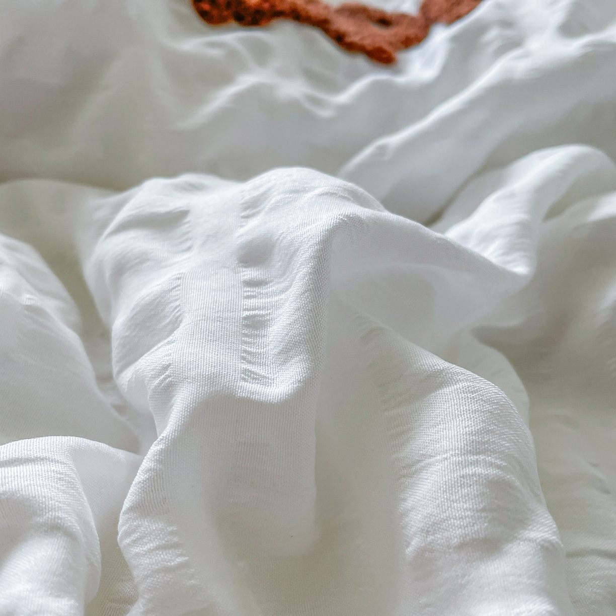 91家纺网 家纺一手货源 找家纺 （总）千希家纺 2025新款高克重超柔泡泡纱毛巾绣泡芙精灵系列四件套