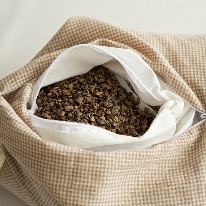 91家纺网 家纺一手货源 找家纺 萌番宝 2025新款A类水洗棉全棉三角方格二合一组合荞麦枕头草本清香荞麦腰枕 卡其色三角46*16+方枕46*28