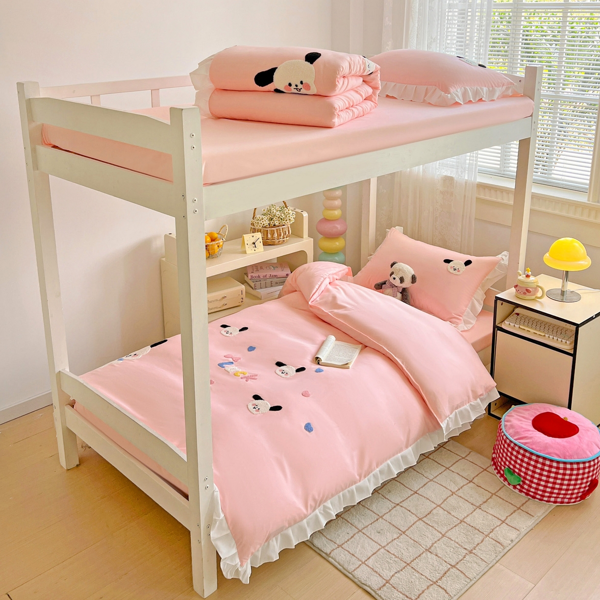 91家纺网 家纺一手货源 找家纺 雨菲家纺 2025新款学生季水洗棉毛巾绣花荷叶花边三件套四件套床单床笠款 开心狗粉