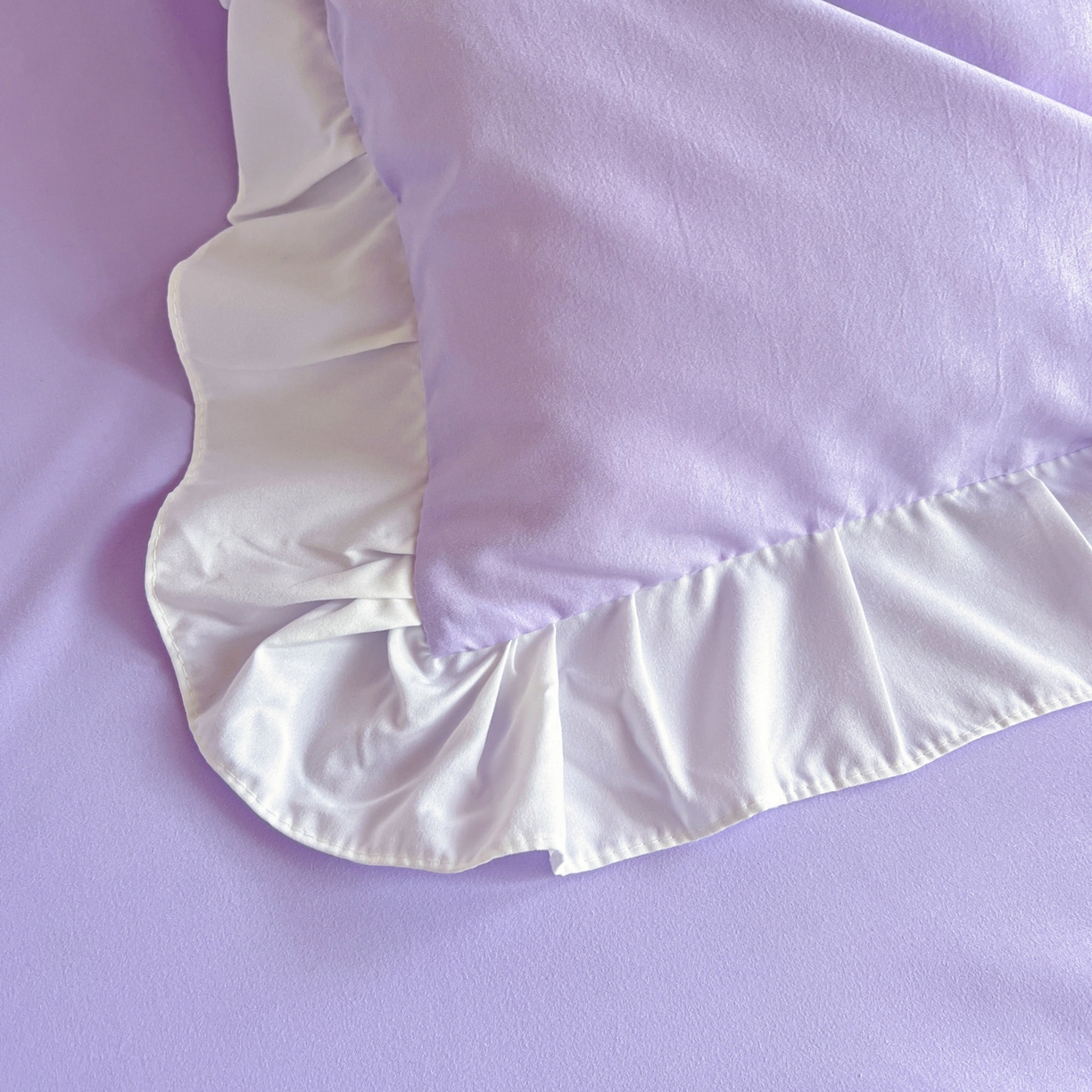 91家纺网 家纺一手货源 找家纺 雨菲家纺 2025新款学生季水洗棉毛巾绣花荷叶花边三件套四件套床单床笠款 美人鱼紫