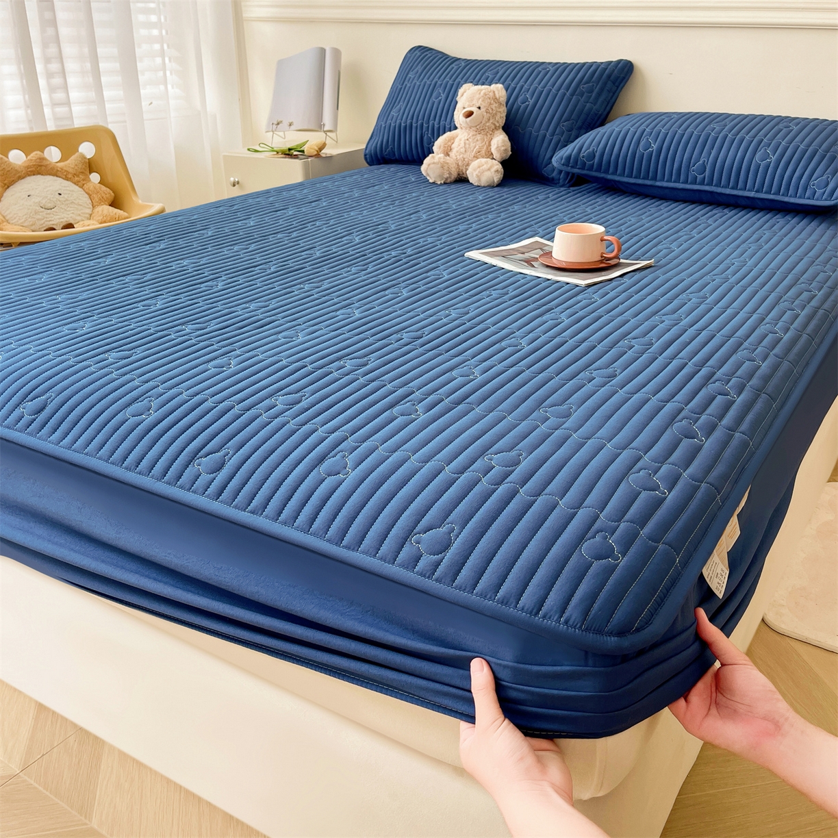 91家纺网 家纺一手货源 找家纺 雯豆家纺 2025新款洛川A类夹棉床笠三件套水洗棉磨毛纯色床护垫床单保护套 洛川-黛蓝