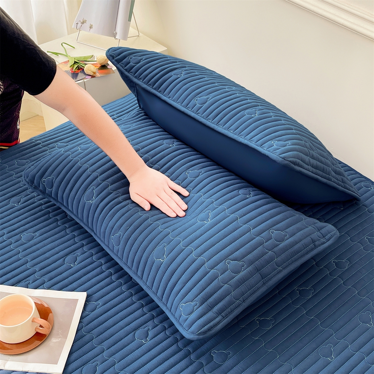 91家纺网 家纺一手货源 找家纺 雯豆家纺 2025新款洛川A类夹棉床笠三件套水洗棉磨毛纯色床护垫床单保护套 洛川-黛蓝