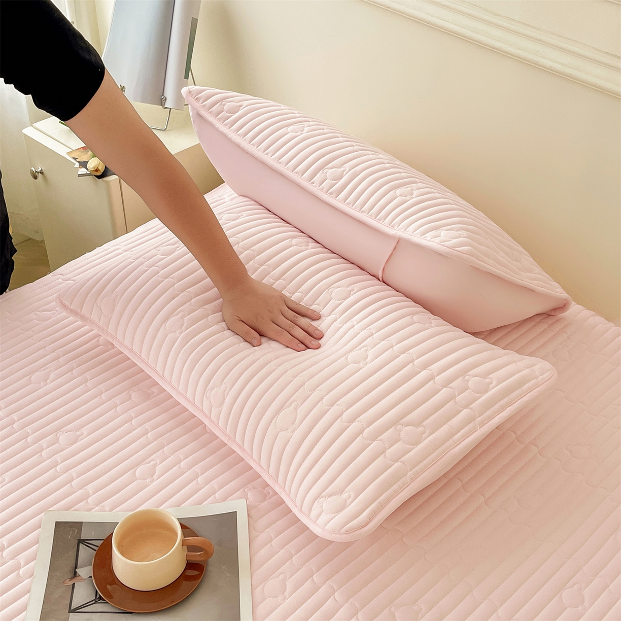 91家纺网 家纺一手货源 找家纺 雯豆家纺 2025新款洛川A类夹棉床笠三件套水洗棉磨毛纯色床护垫床单保护套 洛川-密合粉