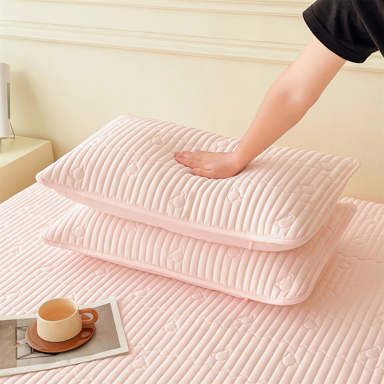 91家纺网 家纺一手货源 找家纺 雯豆家纺 2025新款洛川A类夹棉床笠三件套水洗棉磨毛纯色床护垫床单保护套 洛川-密合粉