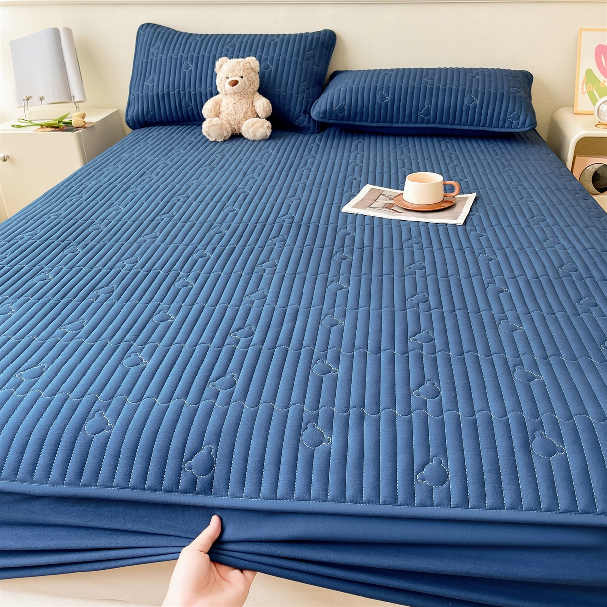 91家纺网 家纺一手货源 找家纺 雯豆家纺 2025新款洛川A类防水夹棉床笠三件套水洗棉磨毛床单保护套 洛川-黛蓝