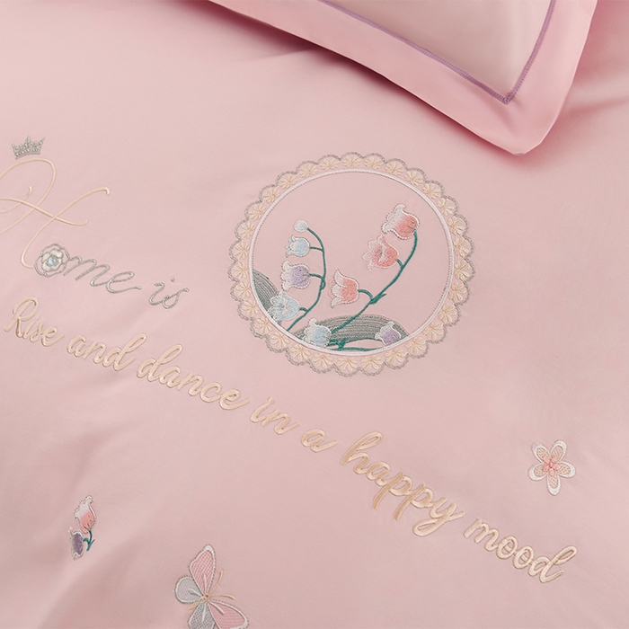 91家纺网 家纺一手货源 找家纺 登登家纺 2025新款A类长绒棉刺绣四件套-风铃 风铃-粉紫