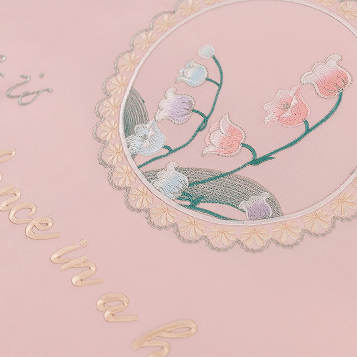 91家纺网 家纺一手货源 找家纺 登登家纺 2025新款A类长绒棉刺绣四件套-风铃 风铃-粉紫