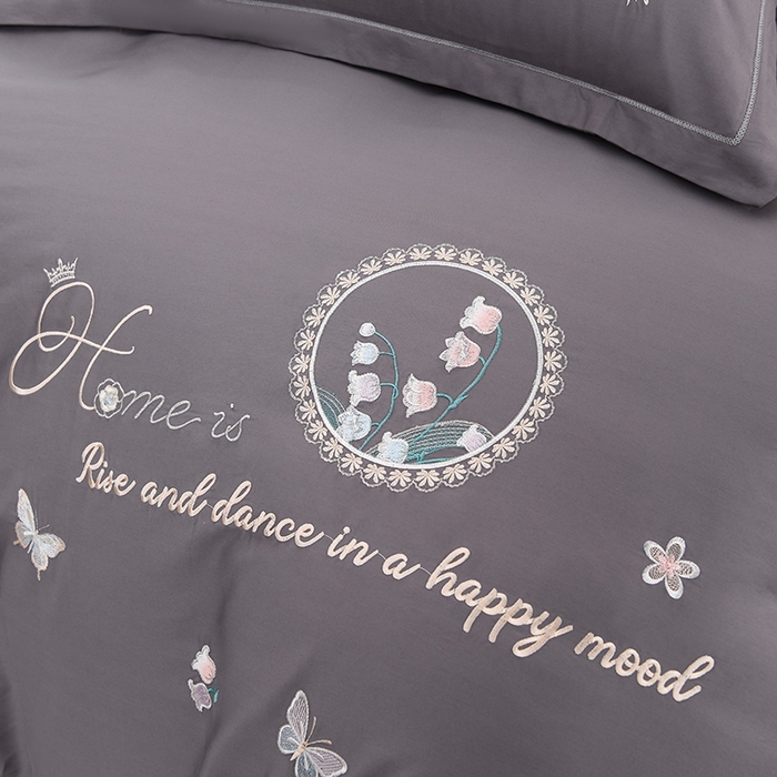 91家纺网 家纺一手货源 找家纺 登登家纺 2025新款A类长绒棉刺绣四件套-风铃 风铃-灰