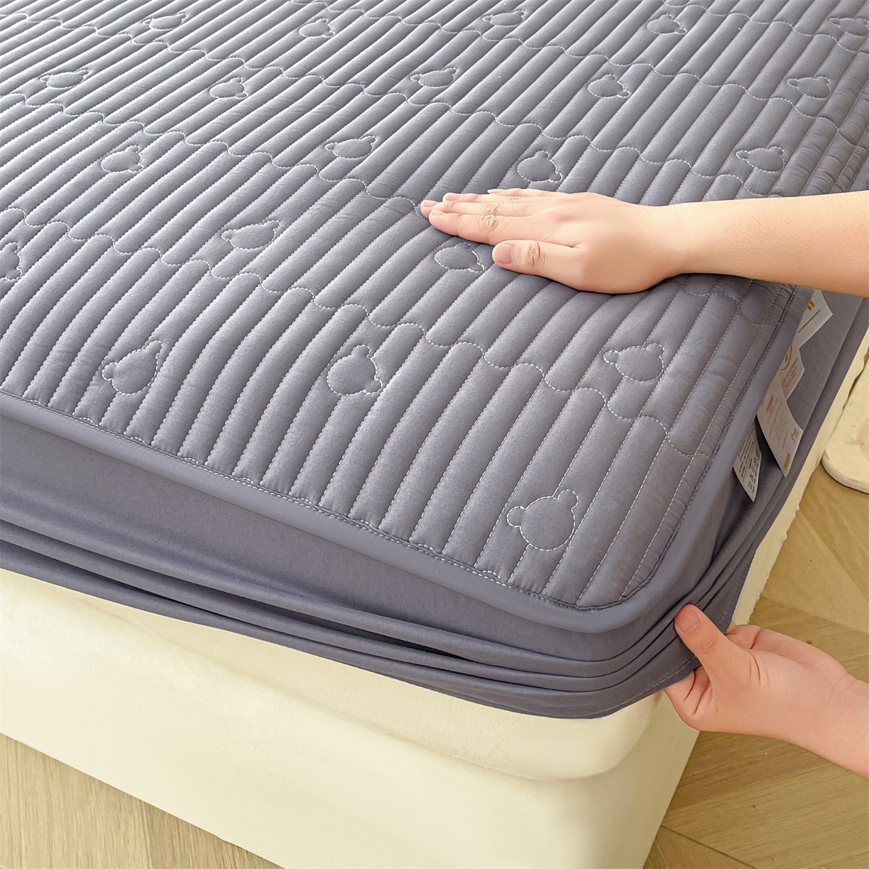 91家纺网 家纺一手货源 找家纺 雯豆家纺 2025新款洛川A类夹棉床笠三件套水洗棉磨毛纯色床护垫床单保护套 洛川-深空灰