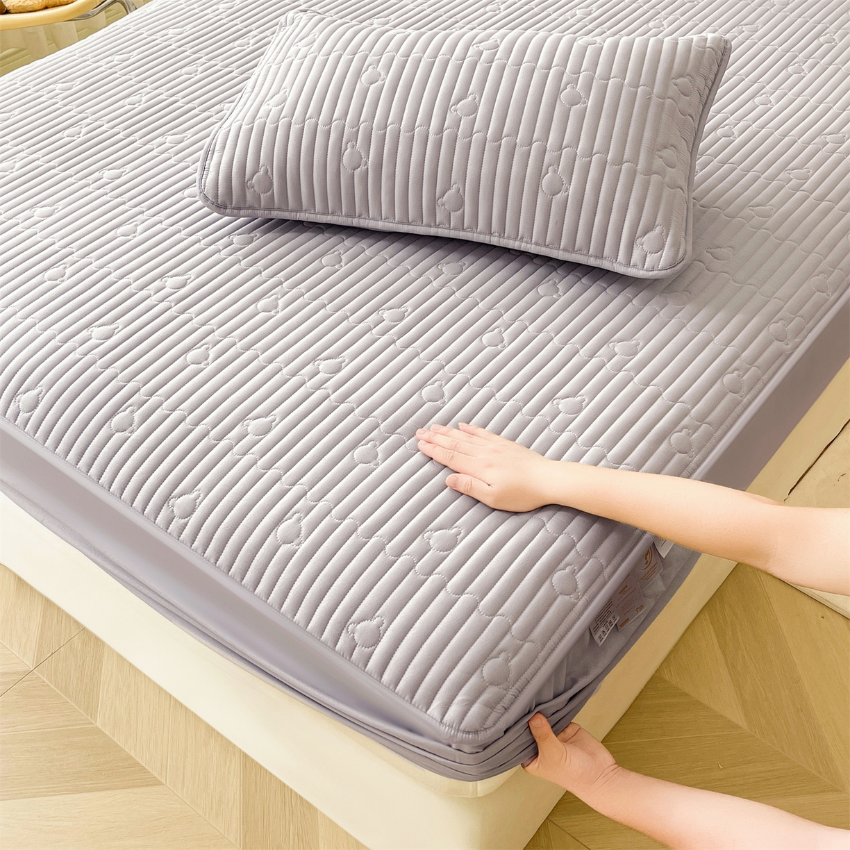 91家纺网 家纺一手货源 找家纺 雯豆家纺 2025新款洛川A类防水夹棉床笠三件套水洗棉磨毛床单保护套 洛川-暮云灰