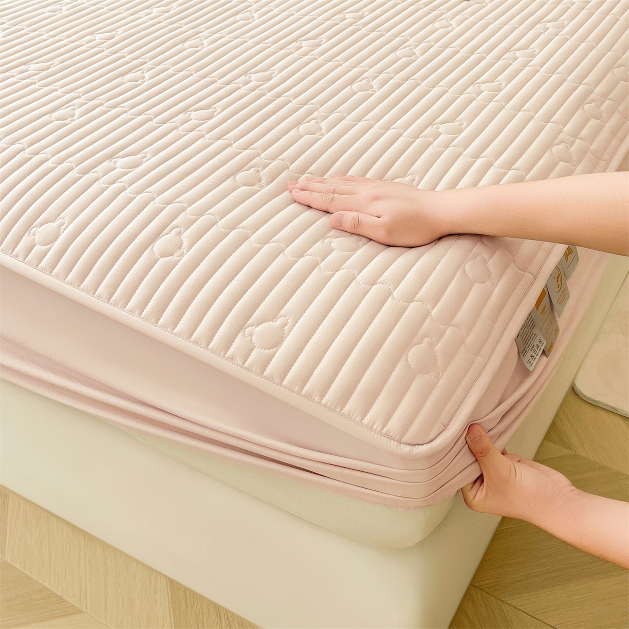 91家纺网 家纺一手货源 找家纺 雯豆家纺 2025新款洛川A类防水夹棉床笠三件套水洗棉磨毛床单保护套 洛川-奶咖