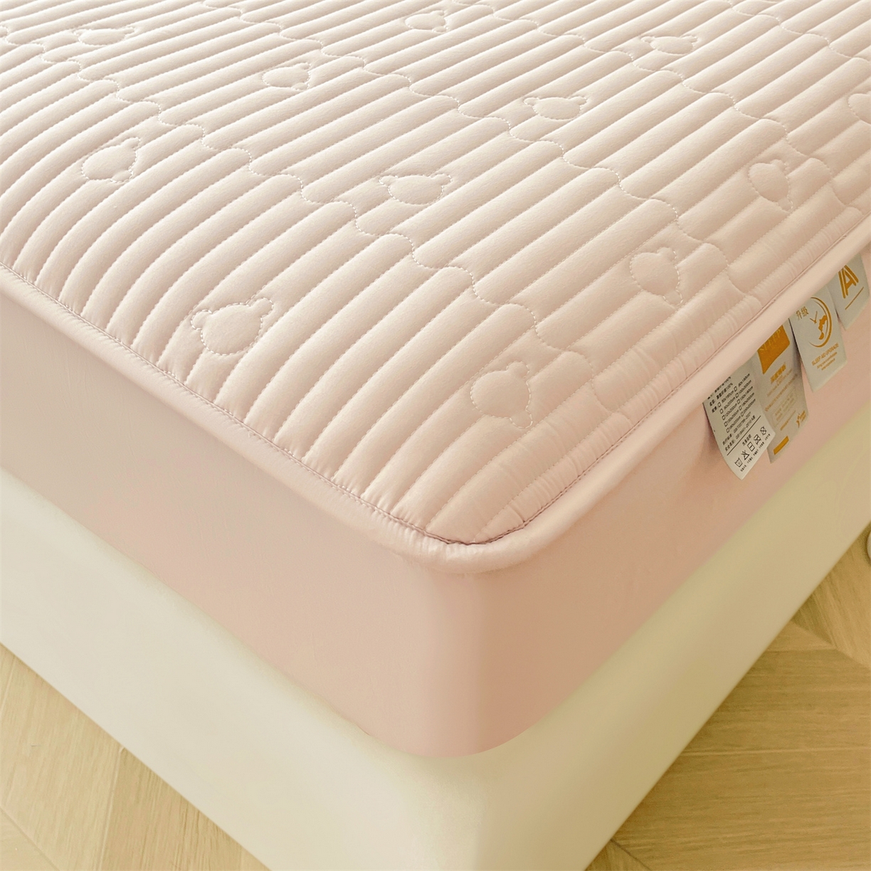 91家纺网 家纺一手货源 找家纺 雯豆家纺 2025新款洛川A类防水夹棉床笠三件套水洗棉磨毛床单保护套 洛川-奶咖