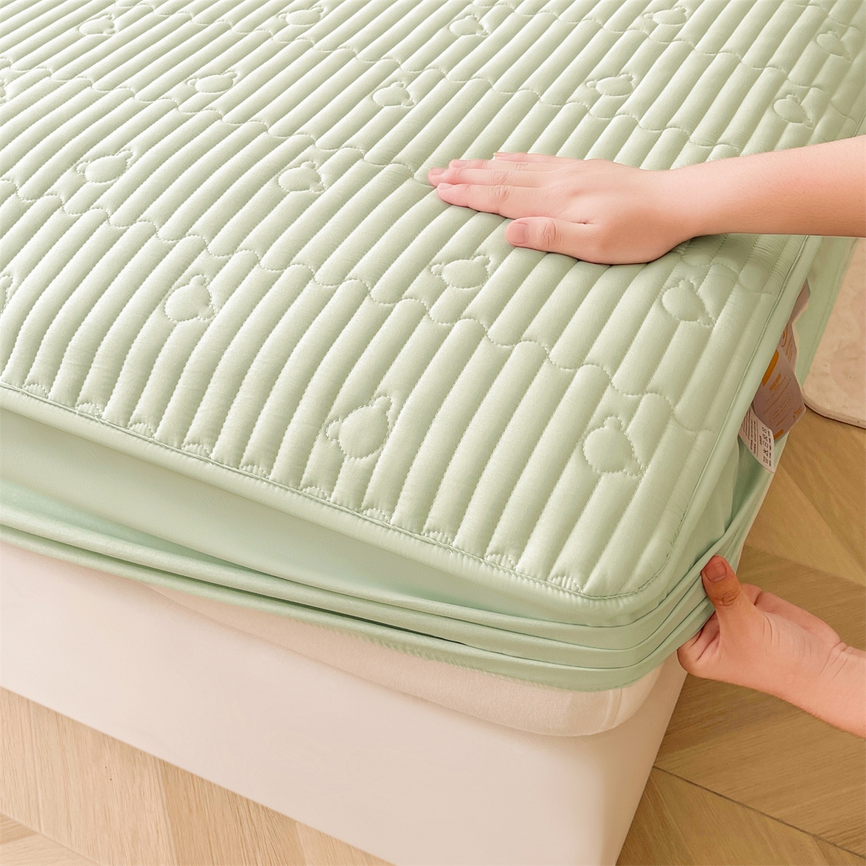 91家纺网 家纺一手货源 找家纺 雯豆家纺 2025新款洛川A类防水夹棉床笠三件套水洗棉磨毛床单保护套 洛川-清雅绿