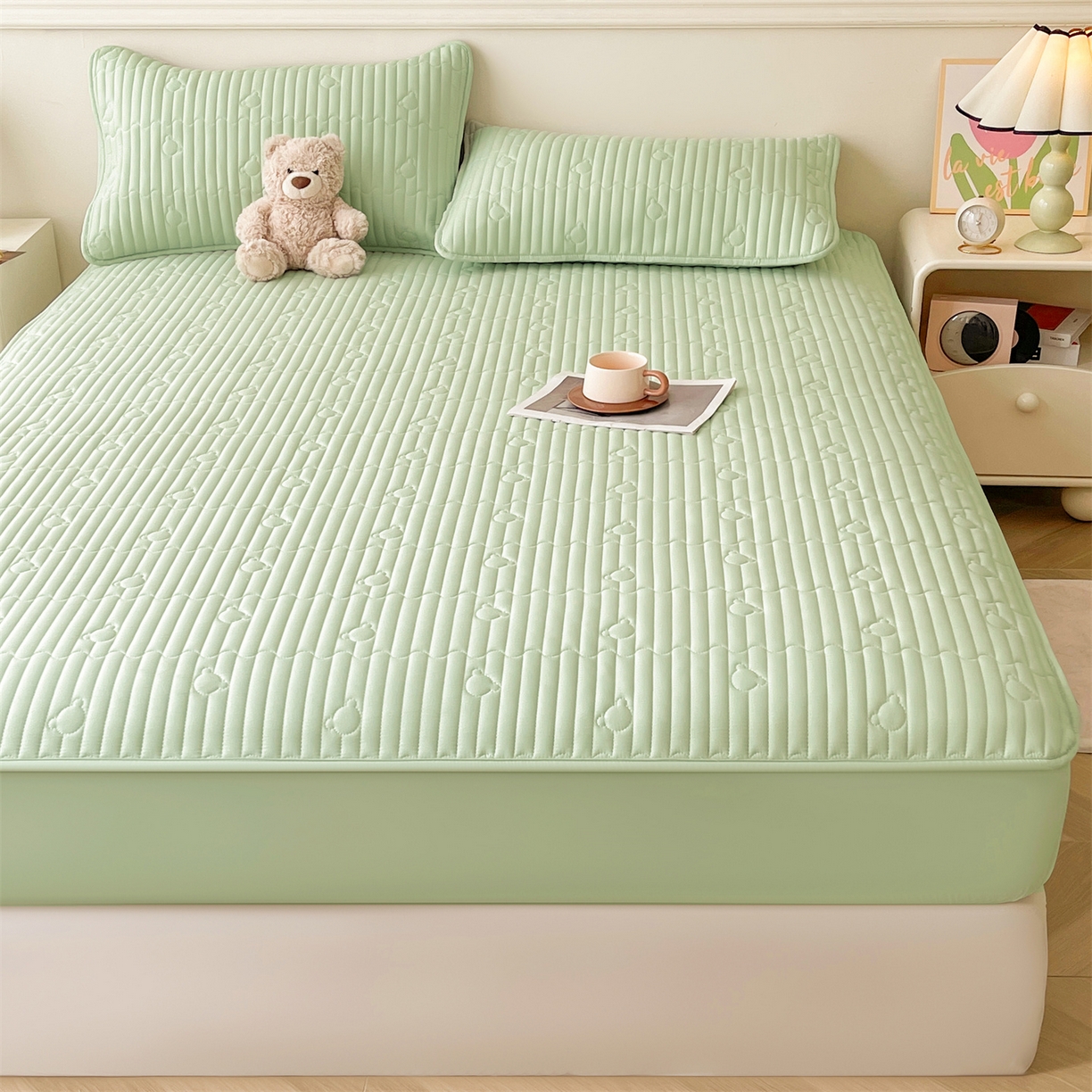 91家纺网 家纺一手货源 找家纺 雯豆家纺 2025新款洛川A类防水夹棉床笠三件套水洗棉磨毛床单保护套 洛川-清雅绿