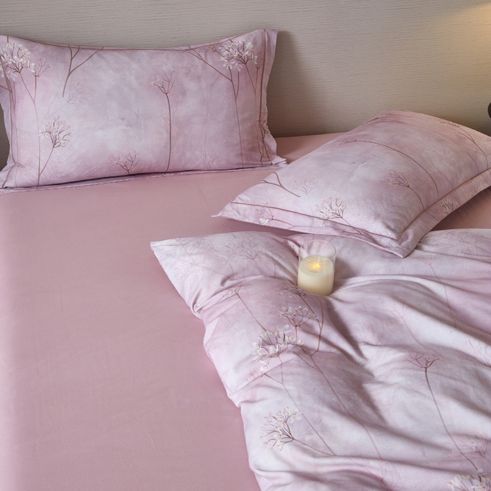 91家纺网 家纺一手货源 找家纺 金纱玉纺家纺 2025数码印花100%棉四件套 听风冷雨-粉