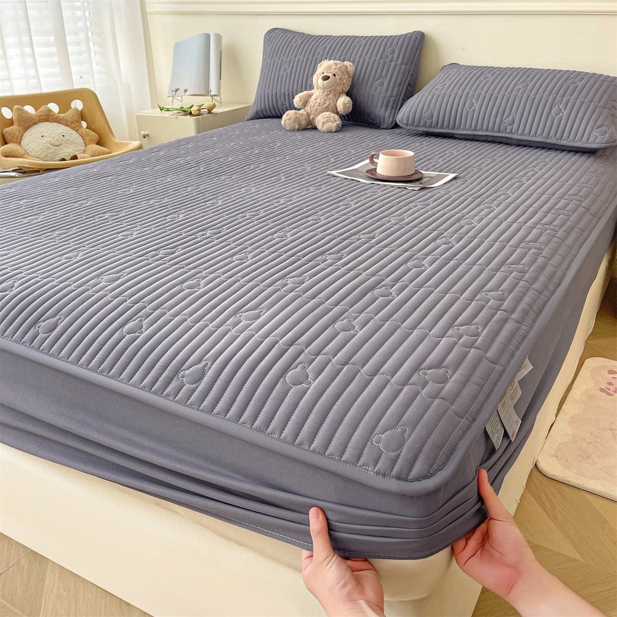 91家纺网 家纺一手货源 找家纺 雯豆家纺 2025新款洛川A类防水夹棉床笠三件套水洗棉磨毛床单保护套 洛川-深空灰