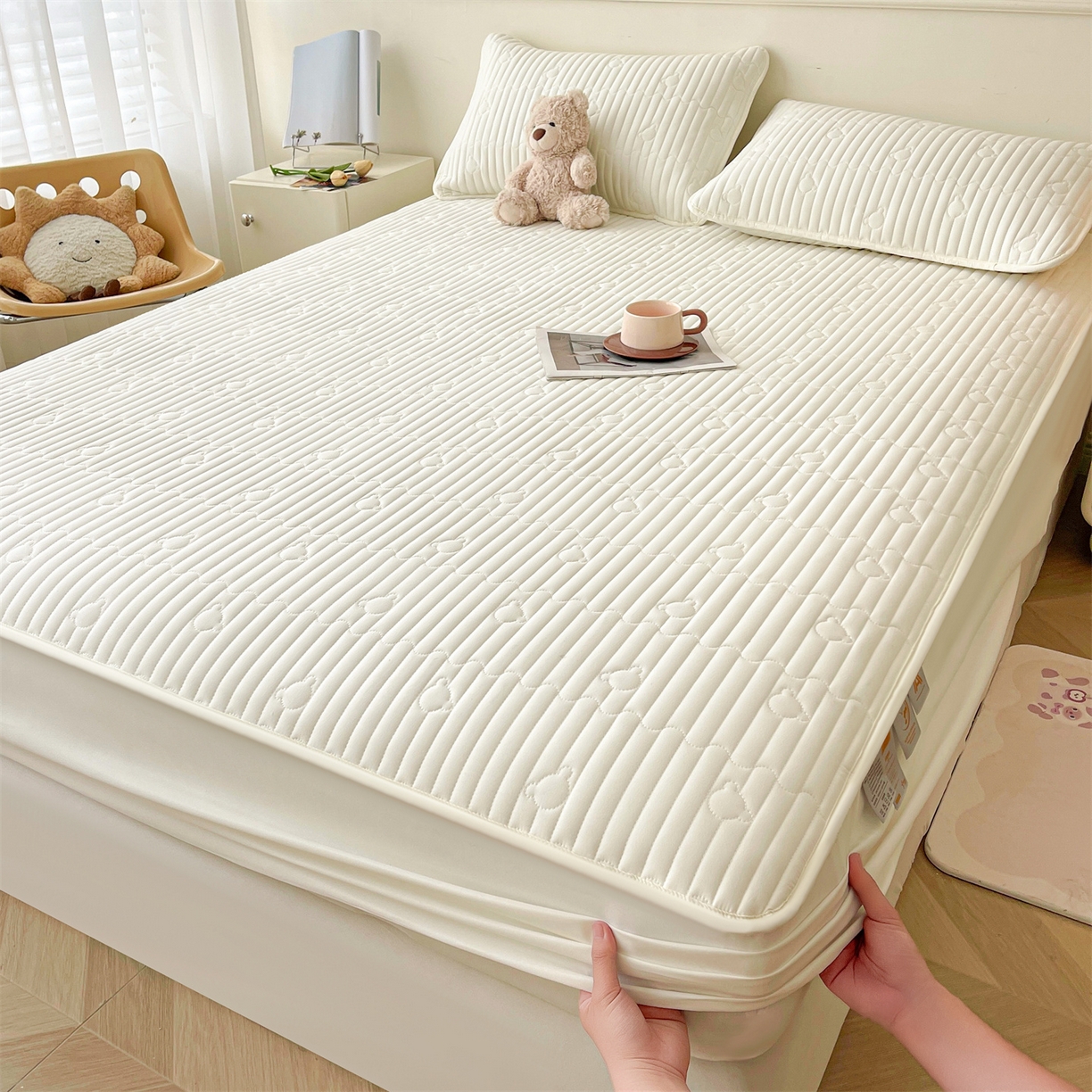 91家纺网 家纺一手货源 找家纺 雯豆家纺 2025新款洛川A类防水夹棉床笠三件套水洗棉磨毛床单保护套 洛川-月光白