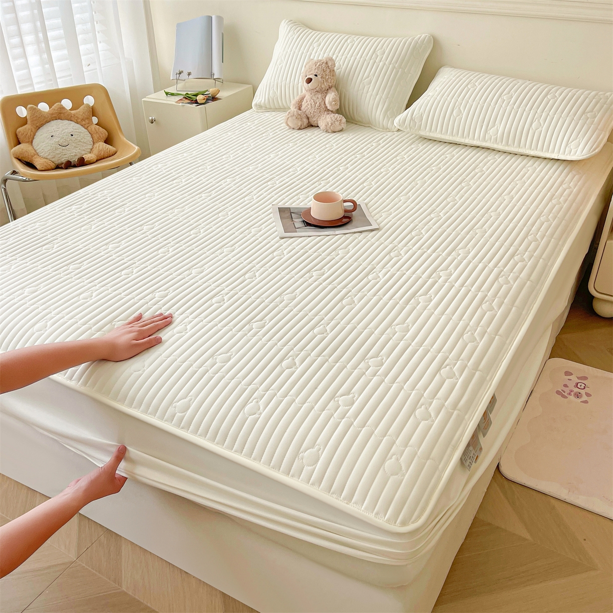 91家纺网 家纺一手货源 找家纺 雯豆家纺 2025新款洛川A类防水夹棉床笠三件套水洗棉磨毛床单保护套 洛川-月光白