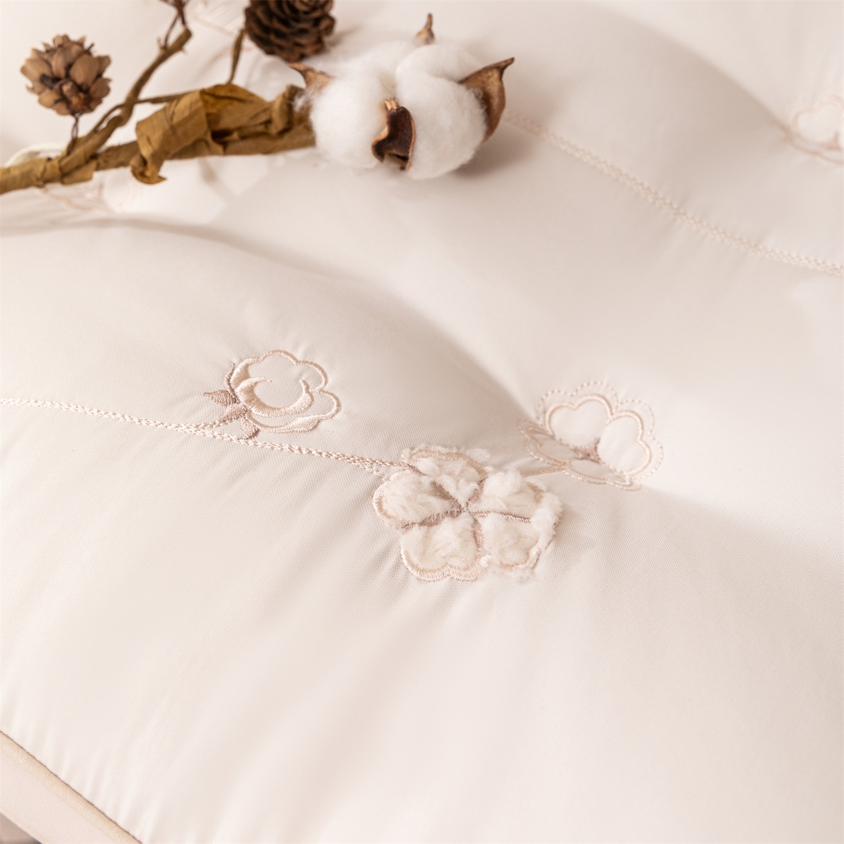 91家纺网 家纺一手货源 找家纺 （总）爱尚家枕芯 2025新款超柔棉花植绒绣枕枕头枕芯